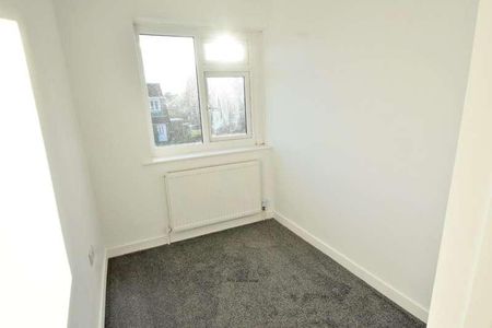 Heswall Drive, Walshaw, BL8 - Photo 3