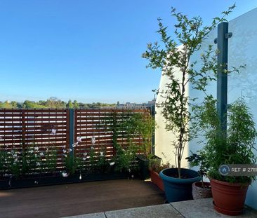 1 bedroom penthouse to rent - Photo 3