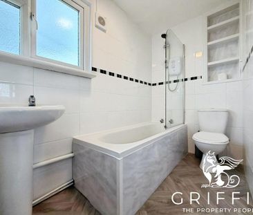 Second Avenue, Canvey Island, SS8 - Photo 6