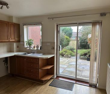 2 bedroom semi-detached house to rent - Photo 5