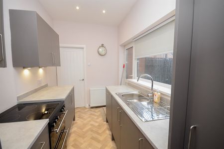 2 bed flat to rent in Osborne Avenue, South Shields, NE33 - Photo 5