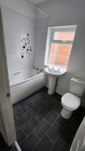 3 bedroom flat to rent - Photo 5