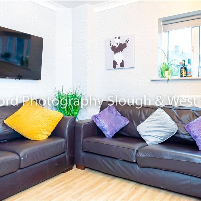 Park Barn East, Guildford, Surrey, GU2 8EW - Photo 1