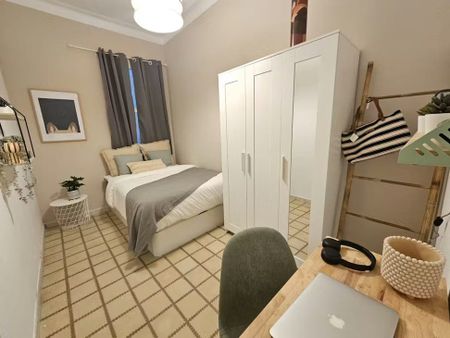 Plaça de Ramon Berenguer el Gran, Barcelona, Catalonia 08002 - Photo 4