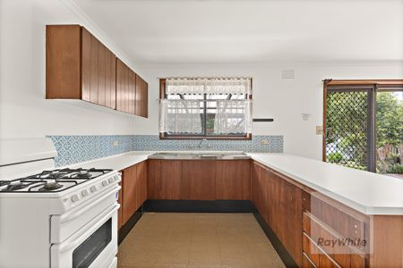 15 Sandhurst Crescent, Bundoora VIC 3083 - House For Rent | Domain - Photo 4