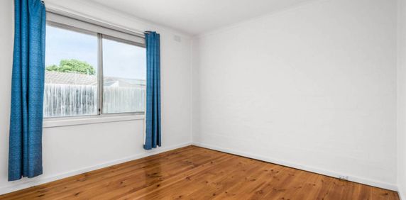 SPACIOUS | TWO BEDROOM | QUIET BLOCK - Photo 2