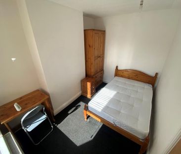 1 bedroom in a house share to rent - Photo 4