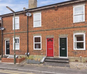 A two bedroom mid-terraced property located in the centre Guildford. - Photo 1