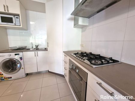 MODERN STYLE 3 BEDROOM UNIT - Photo 4