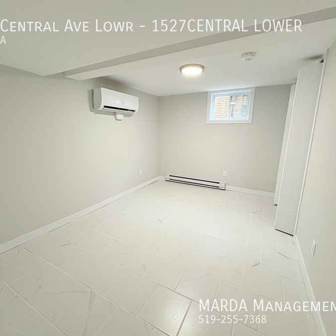 STYLISH NEWLY RENOVATED 2BEDROOM/1BATH LOWER UNIT+HYDRO - Photo 1