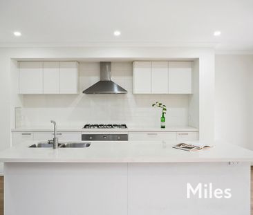 21 Distinction Avenue, Craigieburn - Photo 2