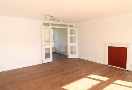 3 bedroom flat to rent - Photo 4