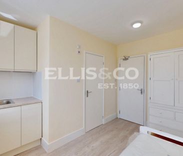 The Broadway, UB6, Greenford - Photo 1