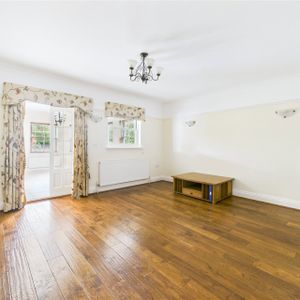 Finchampstead Road, Wokingham Finchampstead Road, Wokingham - Photo 2