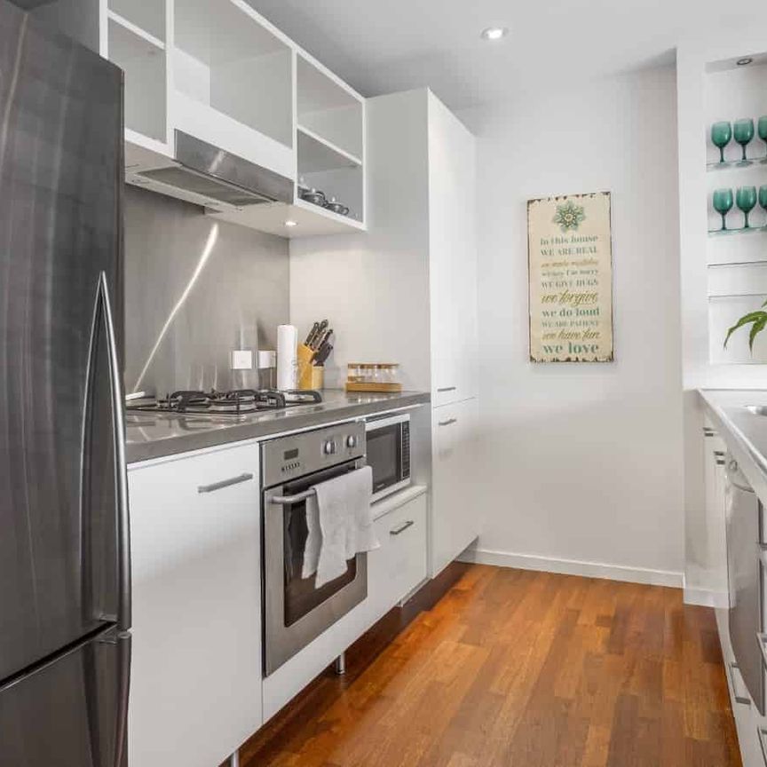 Easy living at The Viaduct Point - Fully Furnished for 6 months - Photo 1