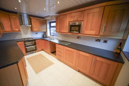 3 bedroom semi-detached house to rent - Photo 2