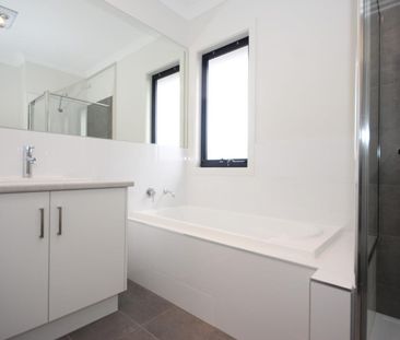 Conveniently Located Townhouse - Photo 5