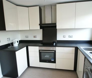 3 bedroom end of terrace house to rent - Photo 2