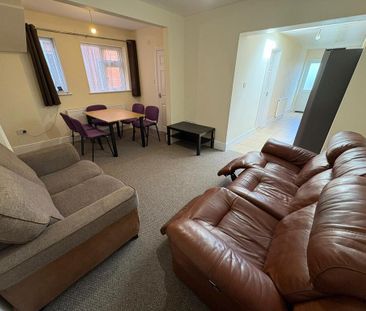 5 Bed Student Accommodation - Photo 3