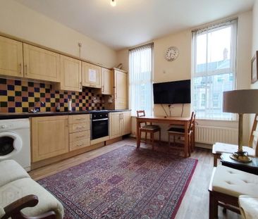 One Double Bedroom Available, 8 Cromwell Road, Belfast, BT7 1JW - Photo 3