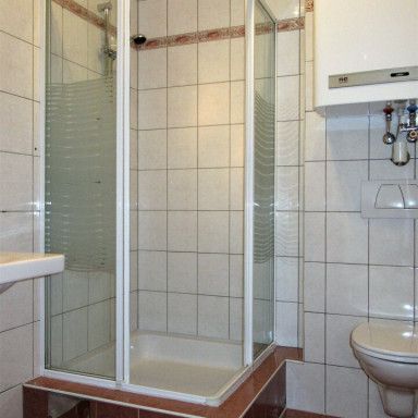 Ruhige Stadtwohnung mit Balkon und schönem abgetrennten Garten - Photo 1