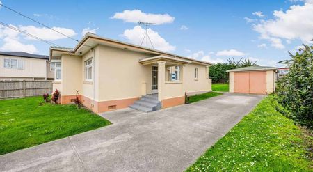 Standalone Home with Large Yard Near Otahuhu T... - Photo 5