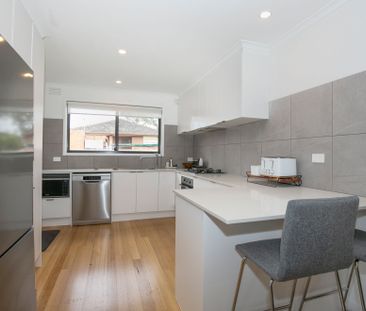 Beautifully and impeccably presented! - Photo 5