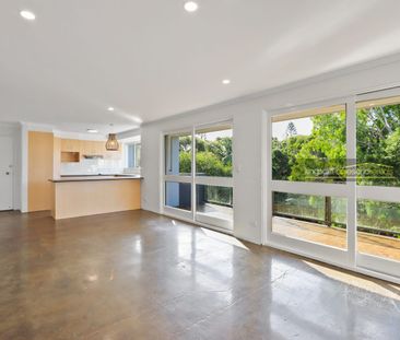 2br well presented top floor north facing unit - Photo 5