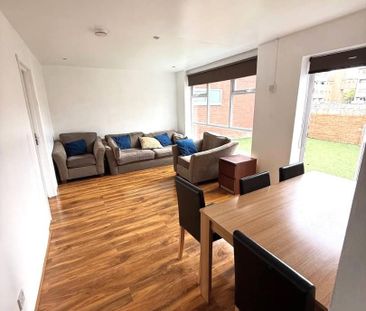 Limes Avenue, Chigwell - Photo 2