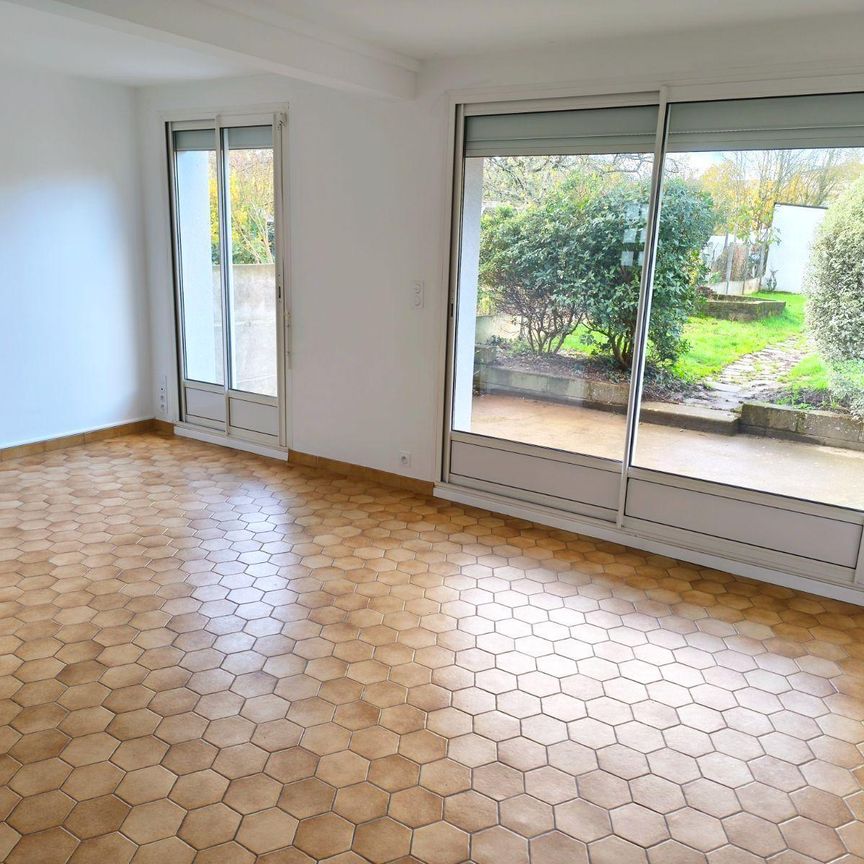 BRUZ - maison T4 rénovée récemment, à proximité du centre et des commodités, comprenant : -... - Photo 1