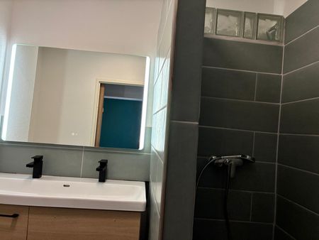 Location Appartement 3 pièces 67m² VALENCE 26000 - Photo 2