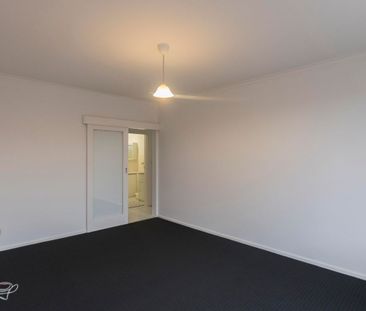 Freshly Updated 2-Bedroom Unit in Brunswick - Photo 3