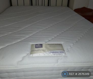 1 bedroom in a house share to rent - Photo 5