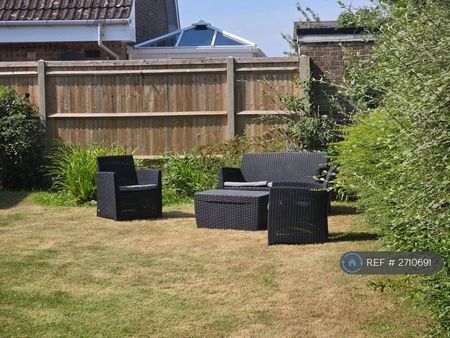 1 bedroom in a house share to rent - Photo 5