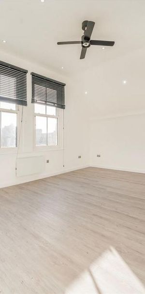 Studio to rent - Photo 1