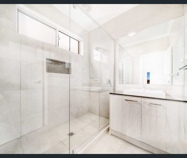 Spacious Family Home Walking Distance to Opalia Plaza Shopping Cent... - Photo 4