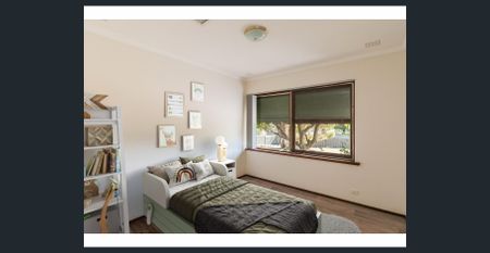 Walking distance to town! - Photo 5