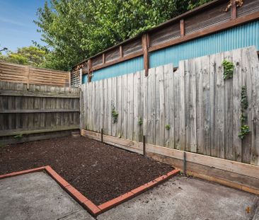 JUST RENOVATED l QUIET BLOCK l PRIVATE COURTYARD - Photo 1