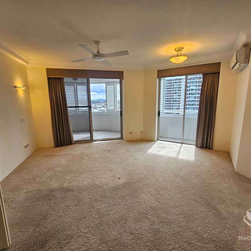 SPACIOUS THREE BEDROOM APARTMENT IN PRESTIGIOUS GRAND MARINER - Photo 1