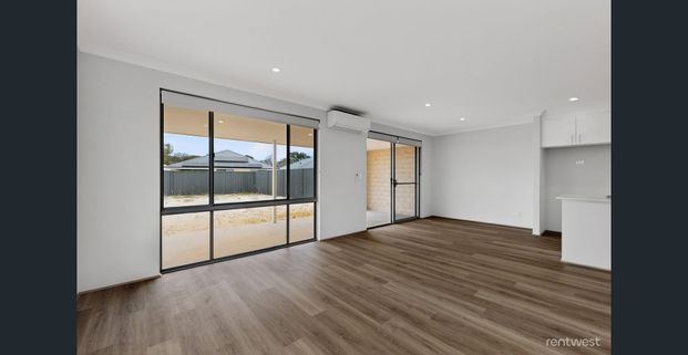 SUPER LOCATION - Photo 1