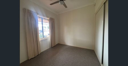 Charming Cottage Living in Caroline Springs - Photo 2