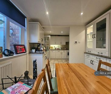 2 bedroom end of terrace house to rent - Photo 6