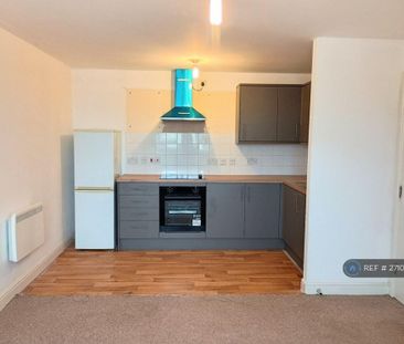 2 bedroom flat to rent - Photo 4