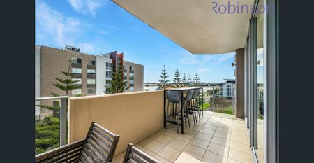 Three bedroom inner city apartment with harbour views - Photo 3