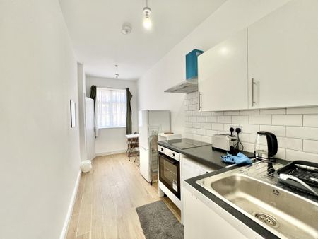 Studio to rent - Photo 2
