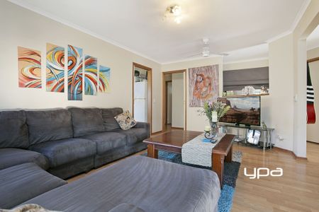 15 Stanford Court, SUNBURY - Photo 3