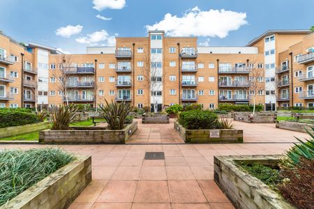 Stylish Two Bedroom Flat on Fifth Floor in Croydon - Photo 3