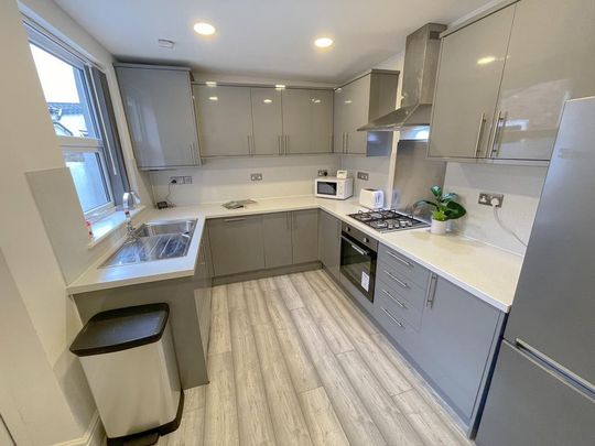 4 bedroom house to rent - Photo 1