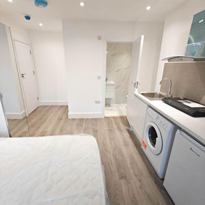 Studio to rent - Photo 3