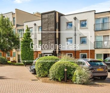 Leatherhead - Photo 3